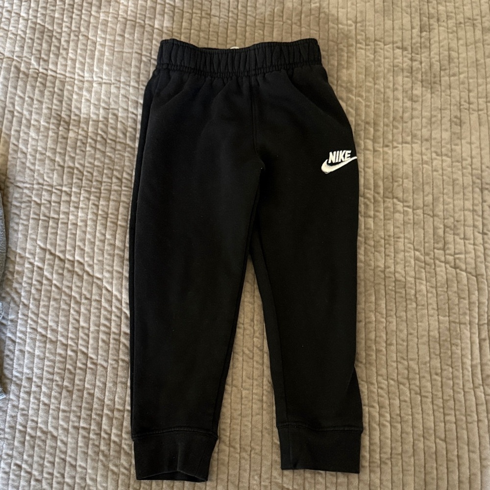 Nike Sweatshirt jogger set 5T - Picture 2 of 6